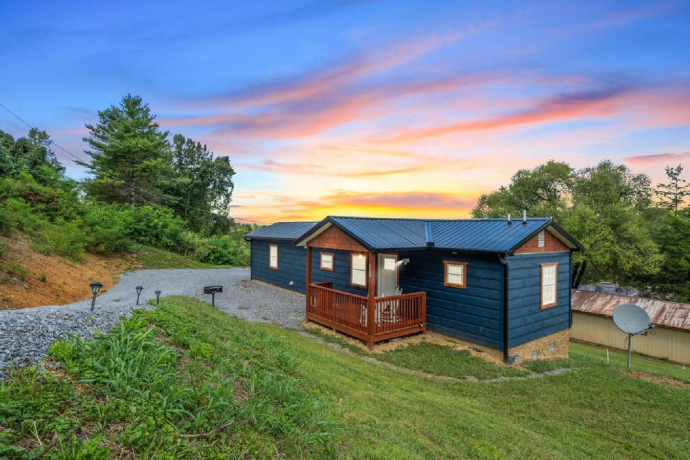 Brand New Tiny Cabin! A Bearly Adventure เซอเวียร์วีล ภายนอก รูปภาพ