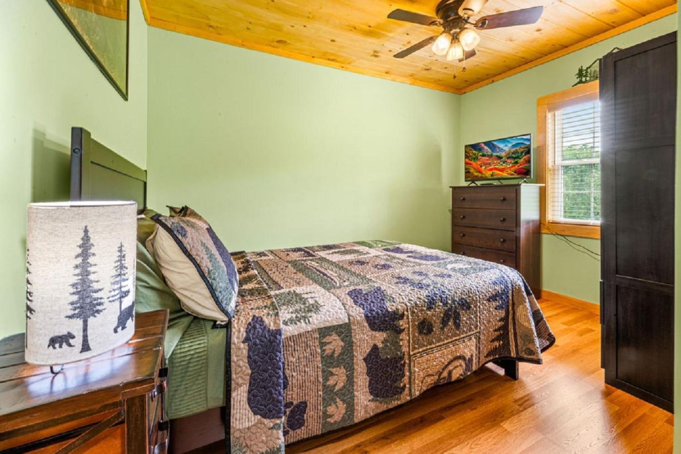 Brand New Tiny Cabin! A Bearly Adventure เซอเวียร์วีล ภายนอก รูปภาพ
