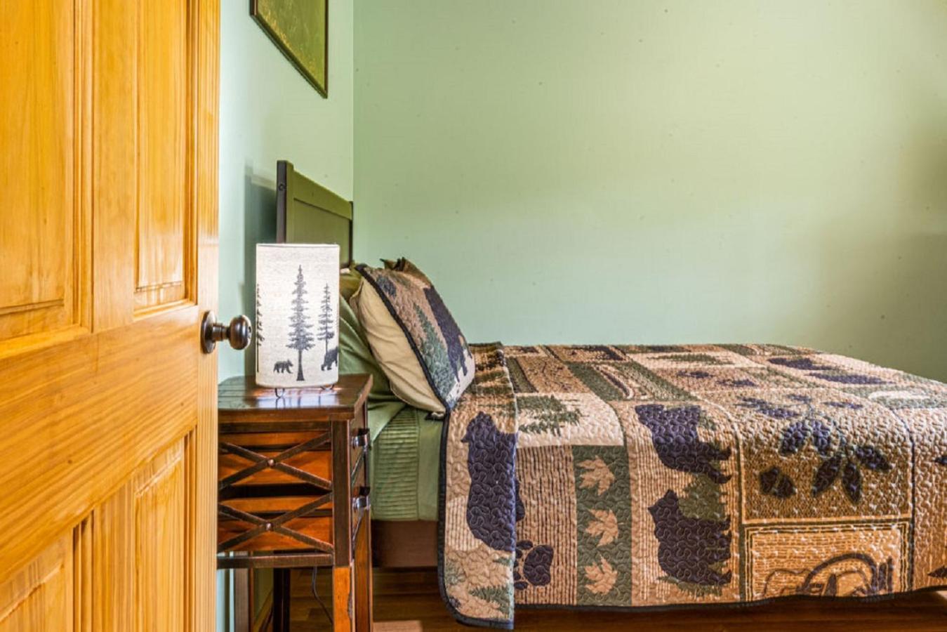 Brand New Tiny Cabin! A Bearly Adventure เซอเวียร์วีล ภายนอก รูปภาพ