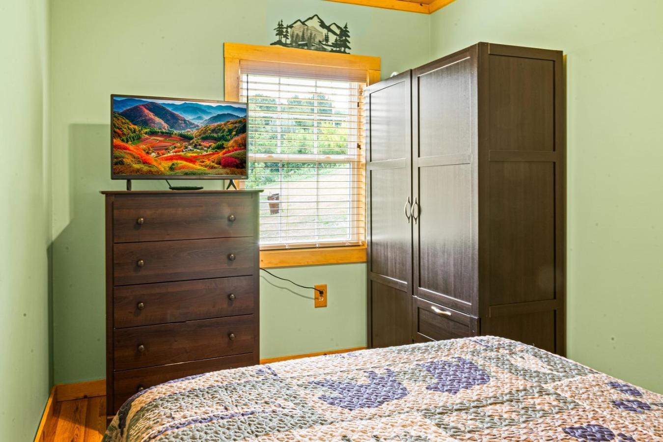 Brand New Tiny Cabin! A Bearly Adventure เซอเวียร์วีล ภายนอก รูปภาพ