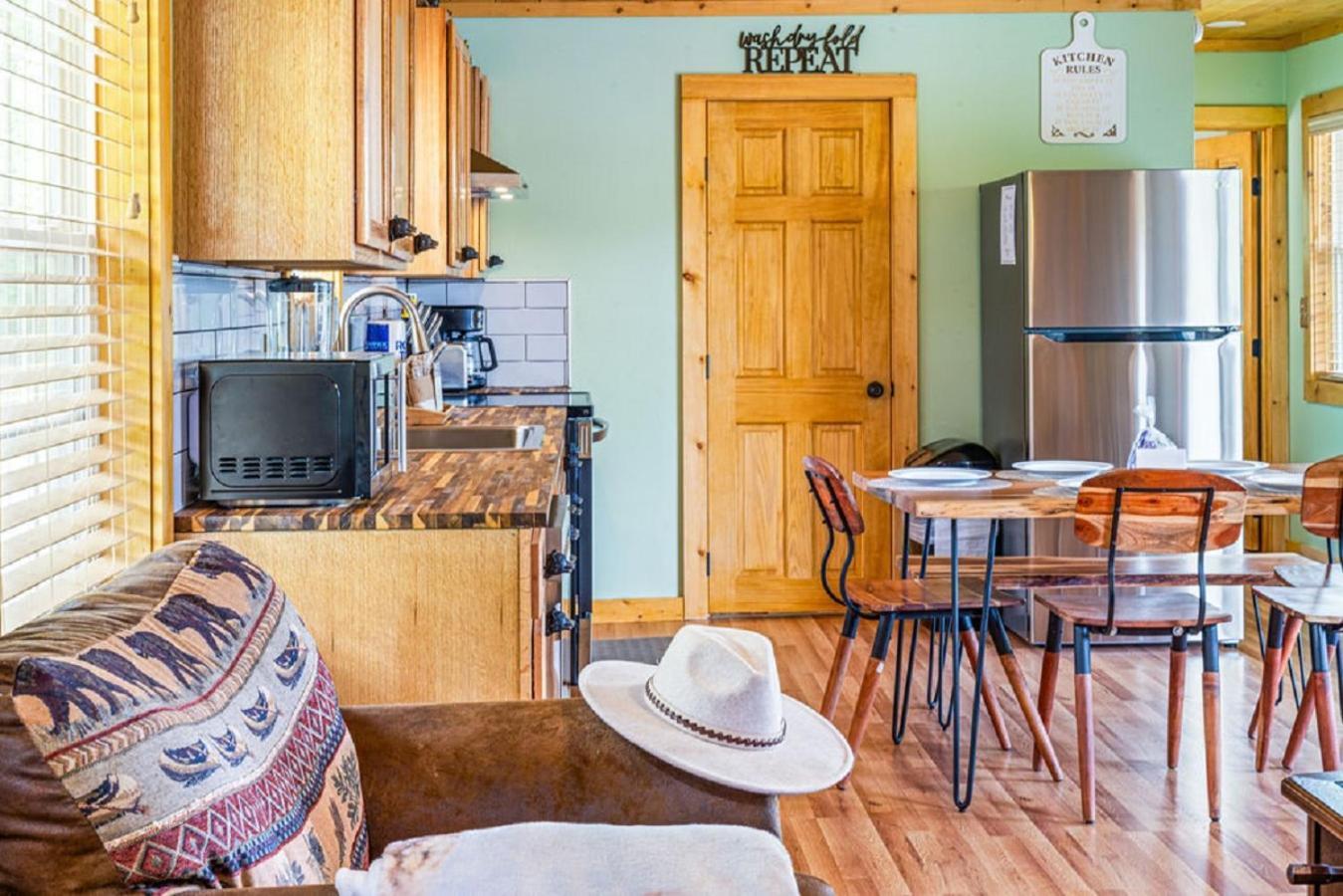 Brand New Tiny Cabin! A Bearly Adventure เซอเวียร์วีล ภายนอก รูปภาพ