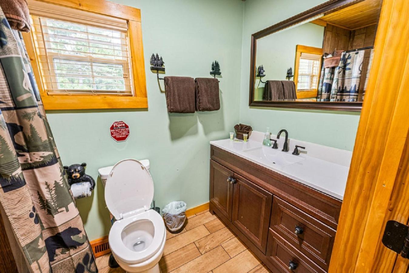 Brand New Tiny Cabin! A Bearly Adventure เซอเวียร์วีล ภายนอก รูปภาพ